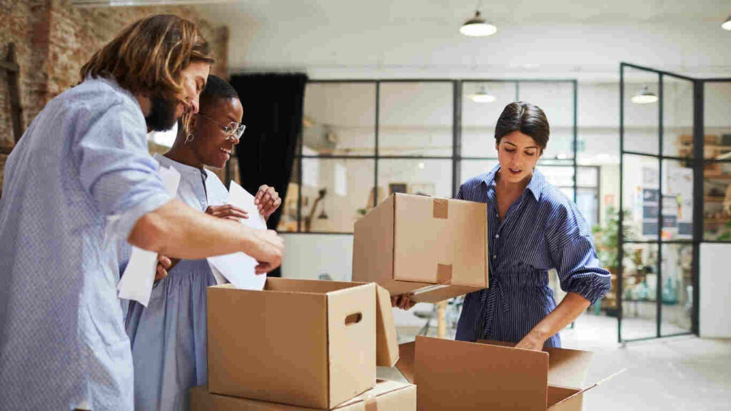 Affordable office movers and packers in Dubai packing computers and office equipment